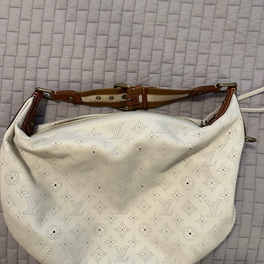 Louis Vuitton White Perforated Monogram Hobo Shoulder Bag with Tan Trim - Picture 2 of 8